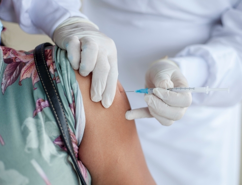 Vaccino Covid e gravidanza: dati sulla sicurezza e rischi in caso di infezione